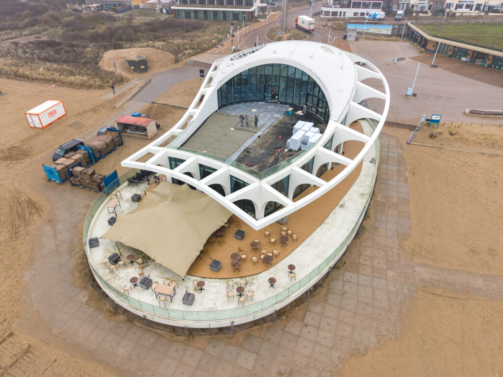 BOKO Dakbedekkers werkt aan de renovatie van het dakterras van RE: BORN Whitehouse